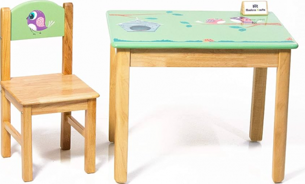 Meja berbentuk burung dengan warna-warna ceria